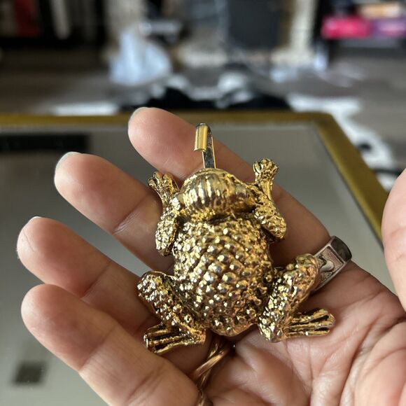 VTG Gold Frog Pin Brooch Small Perfect for Hats, Lapels, Bags etc - Picture 1 of 7